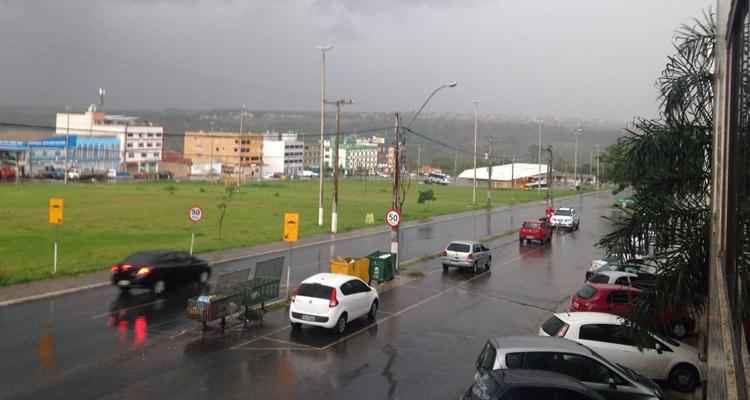 De acordo com o Inmet, a previsão de chuvas se mantem até quarta-feira