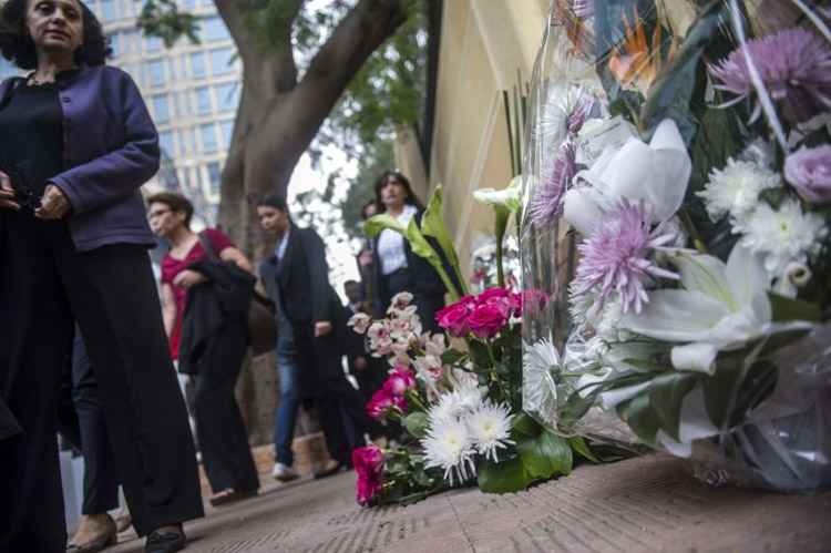 No total, três equipes de jihadistas semearam o terror e a morte na sexta-feira na capital francesa, matando ao menos 129 pessoas e ferindo mais de 350