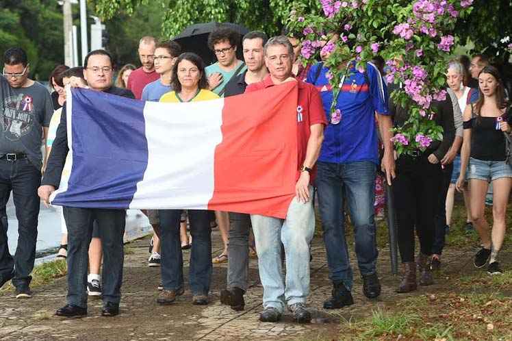 Na capital federal, o ato ocorreu em frente à Aliança Francesa, na Asa Sul