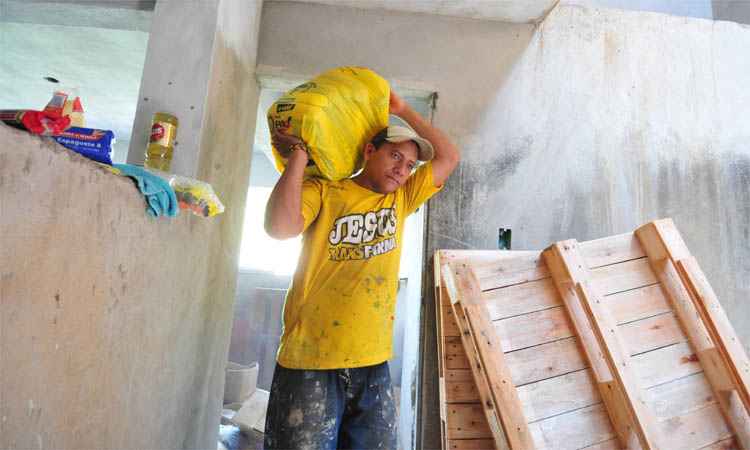 Cláudio, que frequentava uma cracolândia, se fortalece ajudando