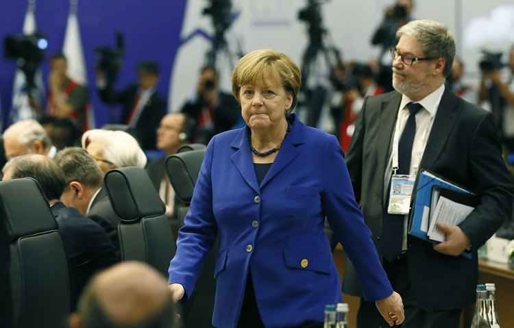 Merkel chegando à reunião do G20 na Turquia