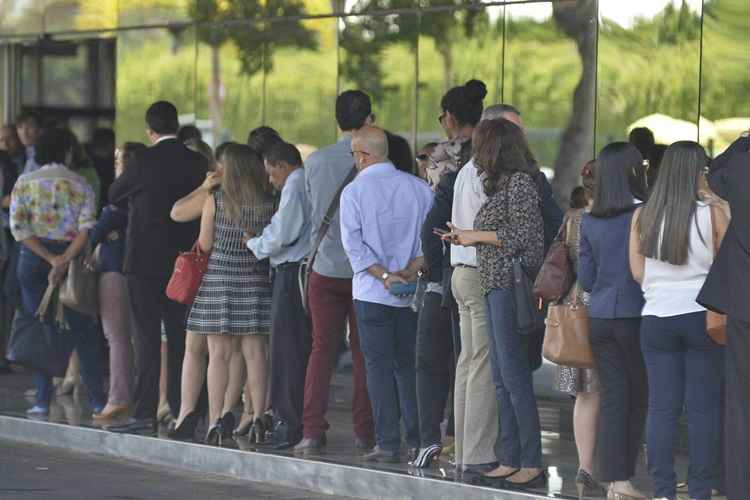 Advogados enfrentam filas para escolha do novo presidente da OAB-DF