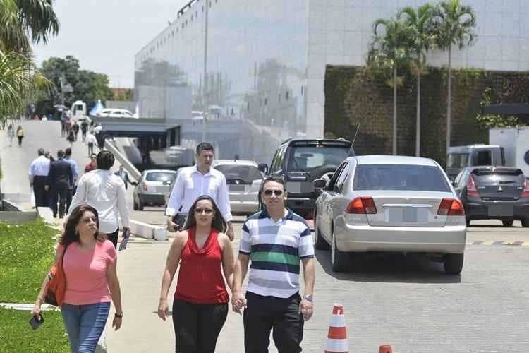 Eleitores deixam os locais de votação após escolha do candidato a presidência da OAB-DF