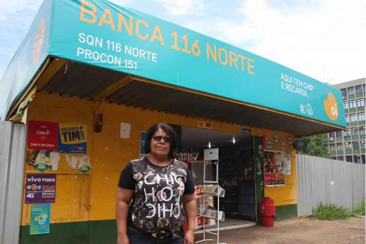 Maura Melo Machado é proprietária da banca há 11 anos e criou relação de amizade com os clientes