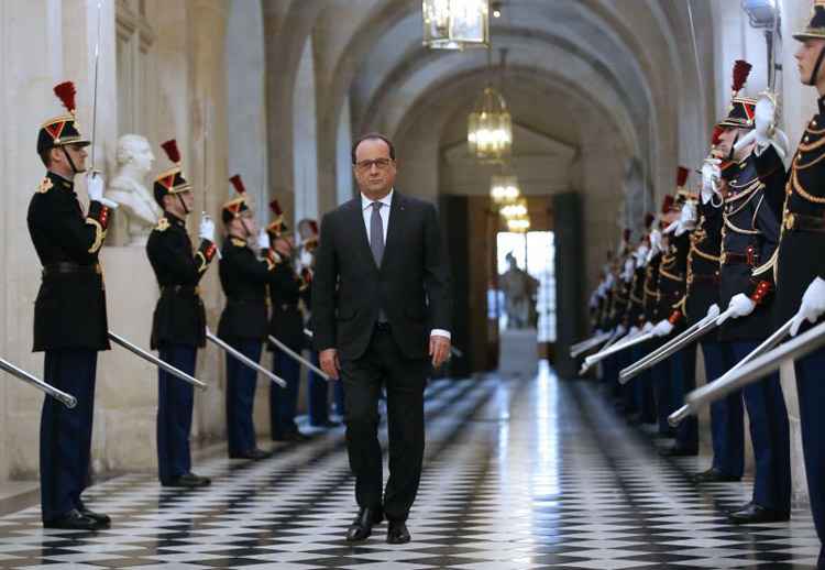 O presidente pediu uma prorrogação por 30 dias do estado de emergência vigente desde sábado e uma reforma constitucional que permita à França enfrentar as novas ameaças internas