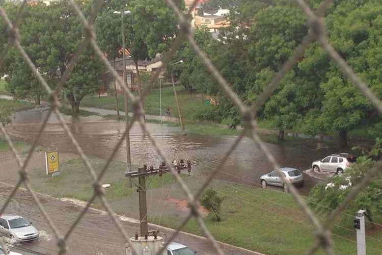 Pistas alagadas no Guará