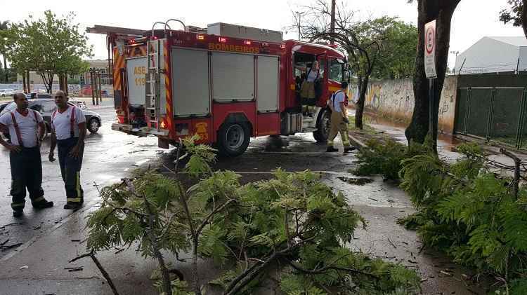 Leitores registraram pontos de alagamento e muito trânsito