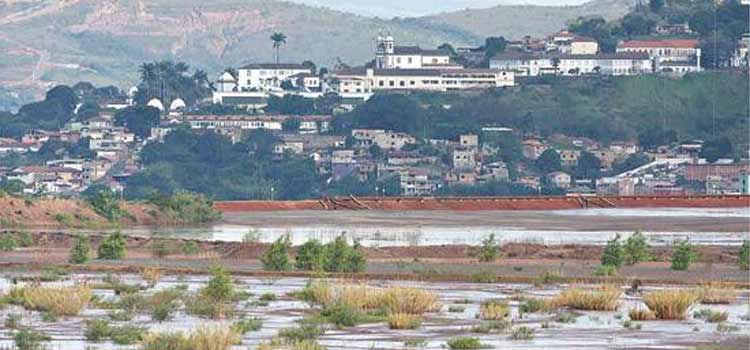 Barragem do Complexo Casa de Pedras, vizinho à cidade de Congonhas: um dos 10 procedimentos que esperam licença para operar se refere à ampliação de represa de rejeitos da CSN