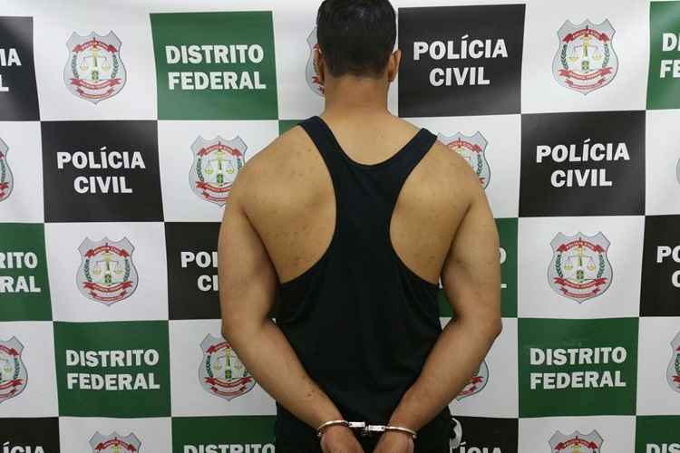 Carteiro de 26 anos foi encaminhado a carceragem da Delegacia de Polícia Especializada (DPE)