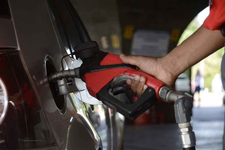 O cartel dos postos de combustíveis no Distrito Federal fez o preço da gasolina e do álcool ficar, ao menos, 20% mais caro do que deveria