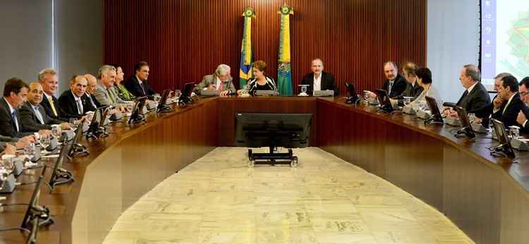 Dilma se reuniu no meio da tarde com 23 ministros no Palácio do Planalto para discutir o processo de impedimento em tramitação na Câmara