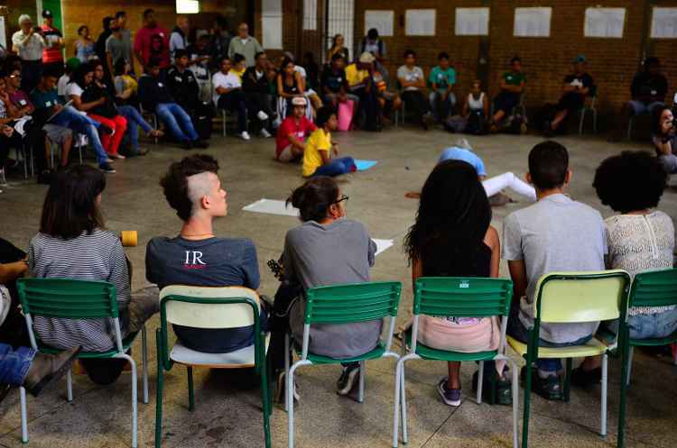 Eles decidiram manter as ocupações mesmo após o anúncio do governador Geraldo Alckmin de que a divisão dos alunos por ciclo escolar seria suspensa e rediscutida em 2016