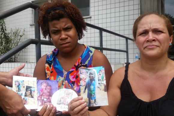 Segundo a família, ele foi ferido enquanto dormia com a mãe e a irmã