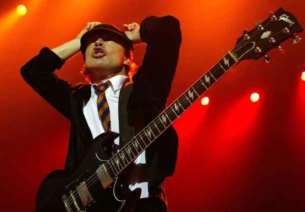 Angus Young é o líder e fundador da banda