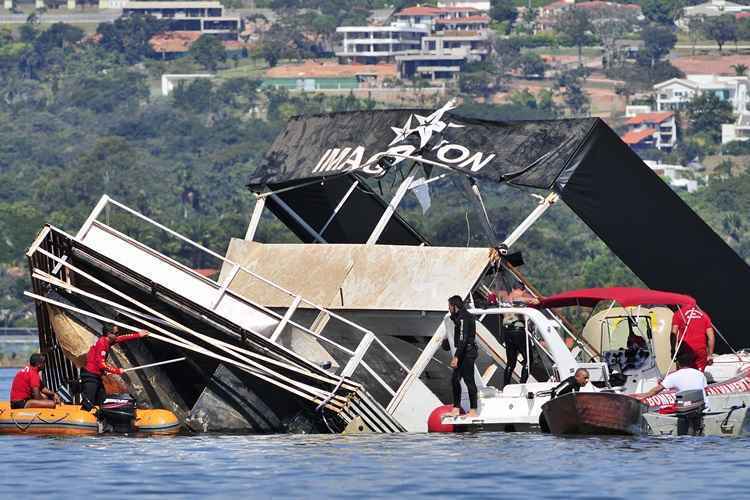 Com capacidade para 92 pessoas, o barco afundou levando 122 passageiros, 30 a mais que o permitido. A tragédia aconteceu em 22 de maio de 2011