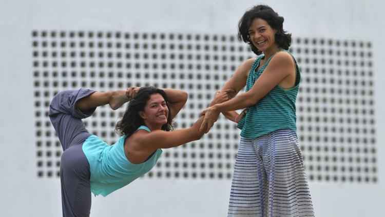 Beatrice Martins com a diretora Raquel Karro: nova alternativa