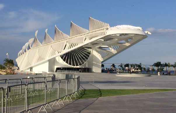 Instalação marca revitalização da área portuária da capital carioca