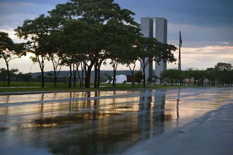 A temperatura mínima na madrugada foi de 19ºC e a máxima deve ser de 28ºC