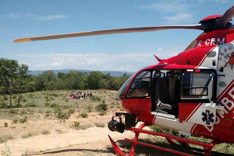 Helicóptero pousou no local para fazer o resgate da vítima