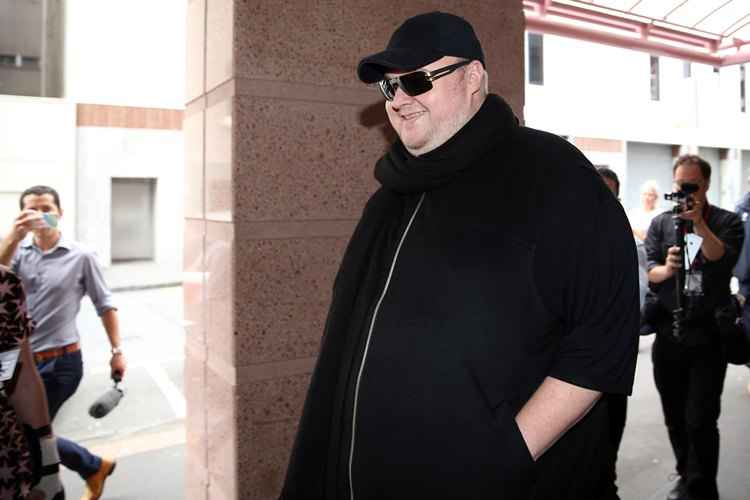 Dotcom chegou bem humorado ao tribunal da Nova Zelândia