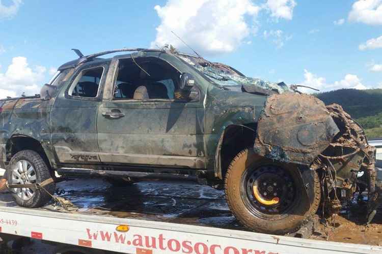 Motorista capotou e caiu da ponte do Rio Descoberto