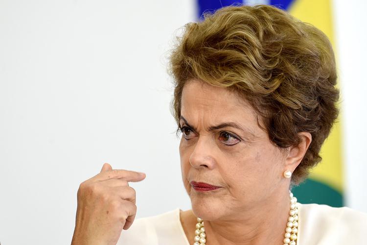 Dilma pretende utilizar o fim do ano para decidir o pacote econômico que apresentará ao Congresso nos primeiros dias de 2016