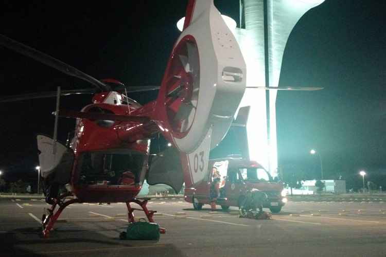 Helicóptero do Corpo de Bombeiros pousou na área da Torre de TV Digital para resgatar a vítima