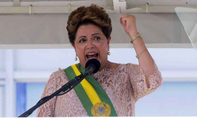 Dilma, durante o discurso de posse, em 1º de janeiro, no Planalto: com as crises política e econômica, propostas apresentadas ficaram praticamente no papel