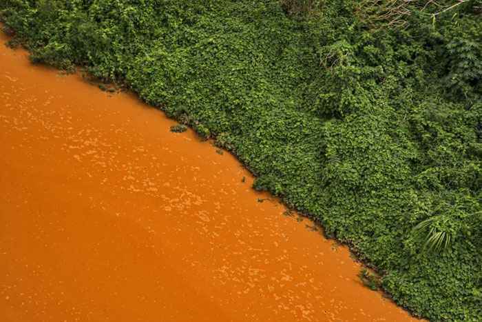 Mineradora é notificada de decisão em ação movida pela União e estados de Minas Gerais e Espírito Santo. Remuneração a sócios da empresa fica suspensa