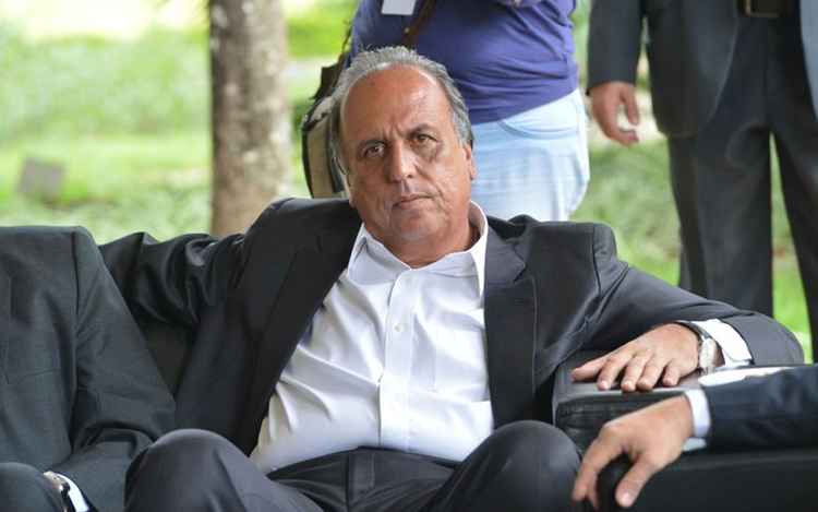 Luiz Fernando Pezão, do Rio de Janeiro, durante reunião de governadores na casa de Rodrigo Rollemberg, governador do Distrito Federal, nesta segunda-feira (28/12)