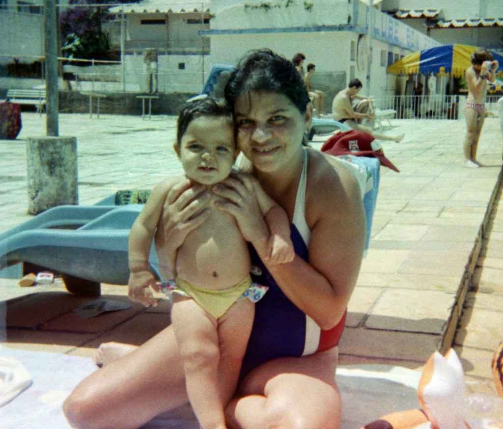 Família havia perdido as fotos registradas numa câmera Kodak Instamatic 177XF. Fotógrafo Bruno Guimarães fez campanha na internet e conseguiu localizar os personagens