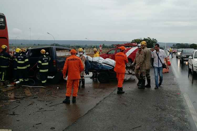 Os bombeiros levaram as vítimas para a Unidade de Pronto Atendimento (UPA) e para o hospital do município