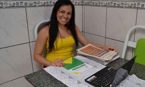 A estudante Eliene estuda para o concurso desde julho e se sente confiante