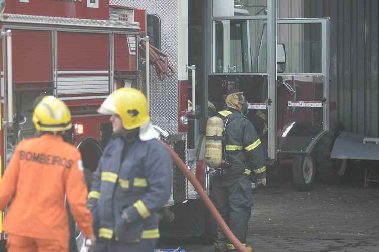 Equipes combateram as chamas por volta das 9h50