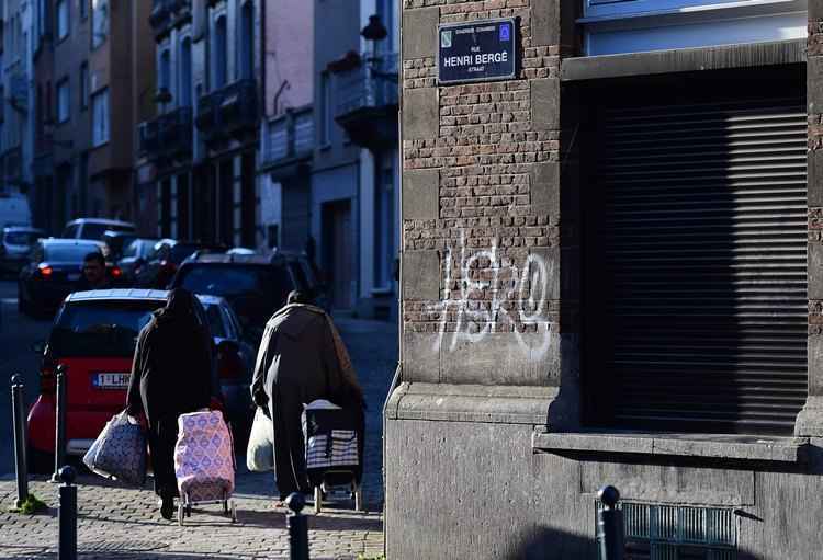 Rua onde fica o prédio que um dos suspeitos ao ataque de Paris vivia