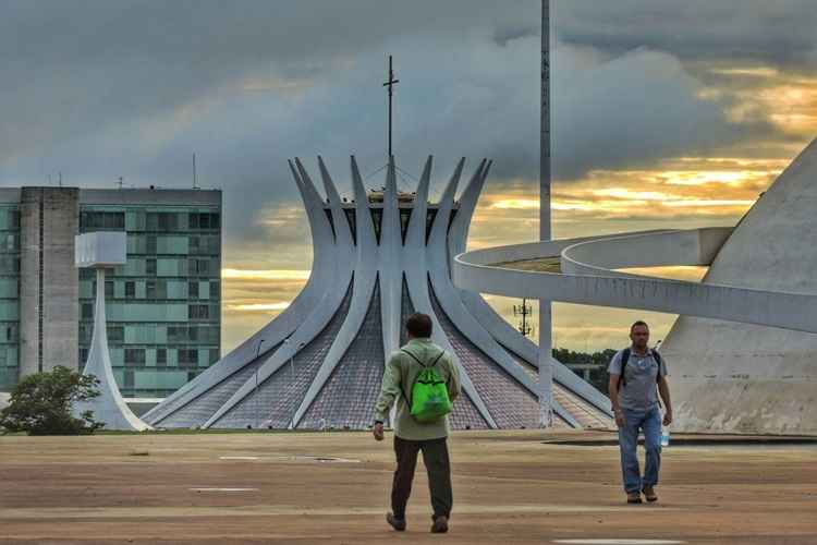 A média de chuvas, que está um pouco acima do previsto, deverá se equilibrar até o fim do mês