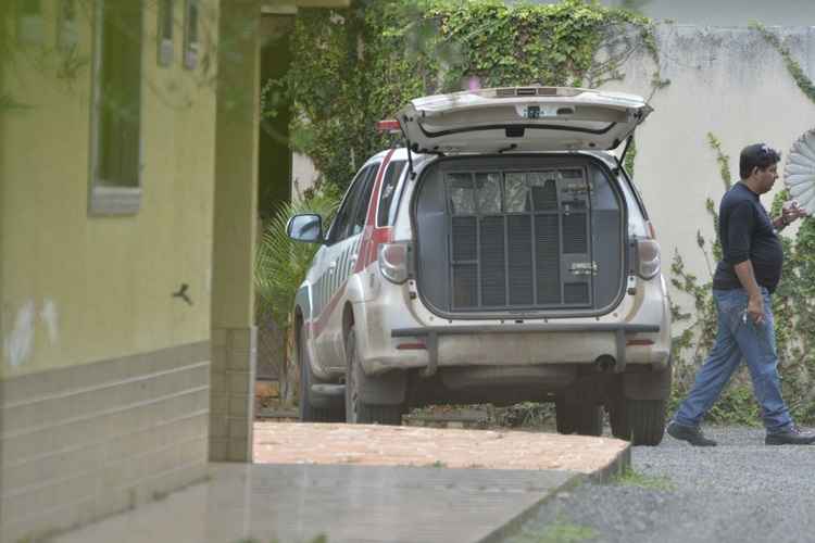 Policiais civis fizeram perícia na chácara na tarde deste domingo (10/1)