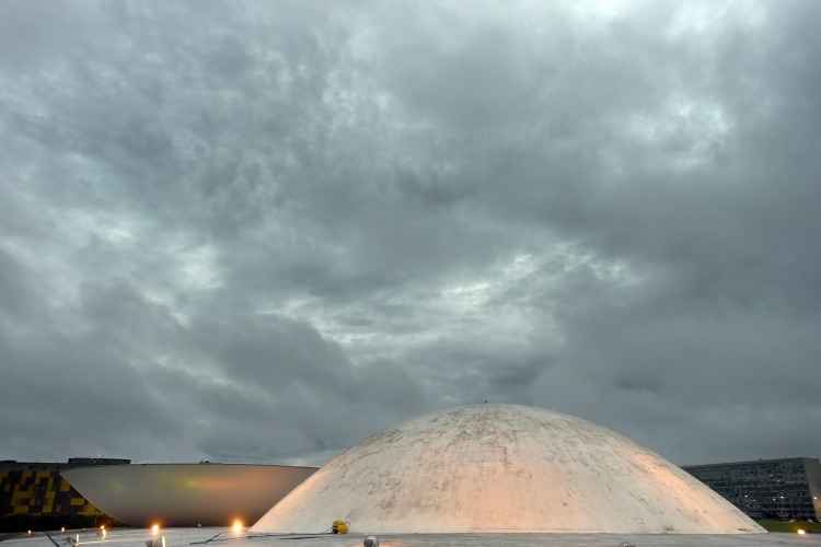 Céu permanece encoberto a nublado nesta quarta-feira