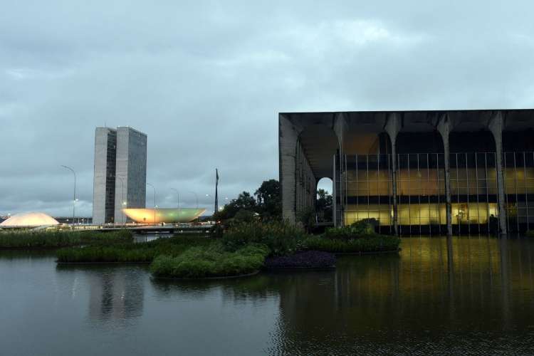 Previsão é chuva em áreas isoladas