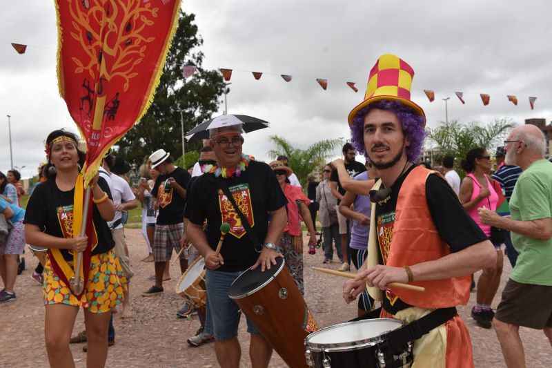 O bloco pré-carnavalesco Abrindo a Roda em concentração para desfile no Parque Urbano do Sudoeste.