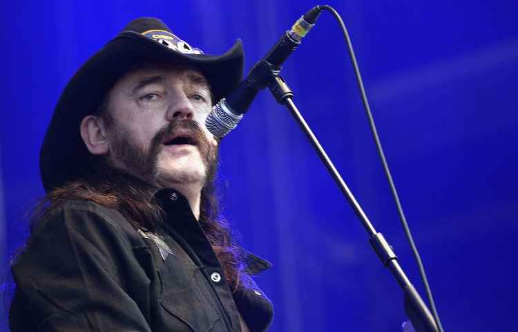 Atestado de óbito revela causa da morte do vocalista Lemmy Kilmister