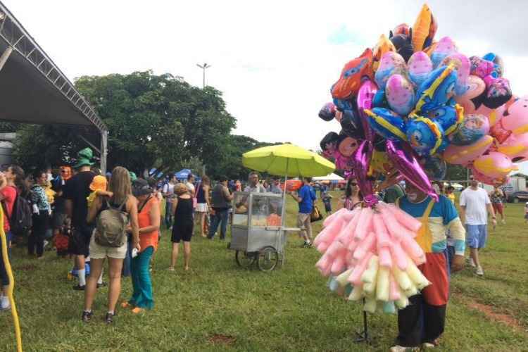 Em seu 10º desfile, a tradicional festa trocou de local, passando do Cruzeiro para a área central da cidade