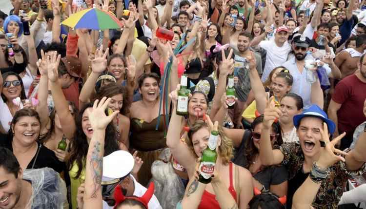 No Cruzeiro, o bloco dissidente também fez a festa e não se incomodou com a chuva