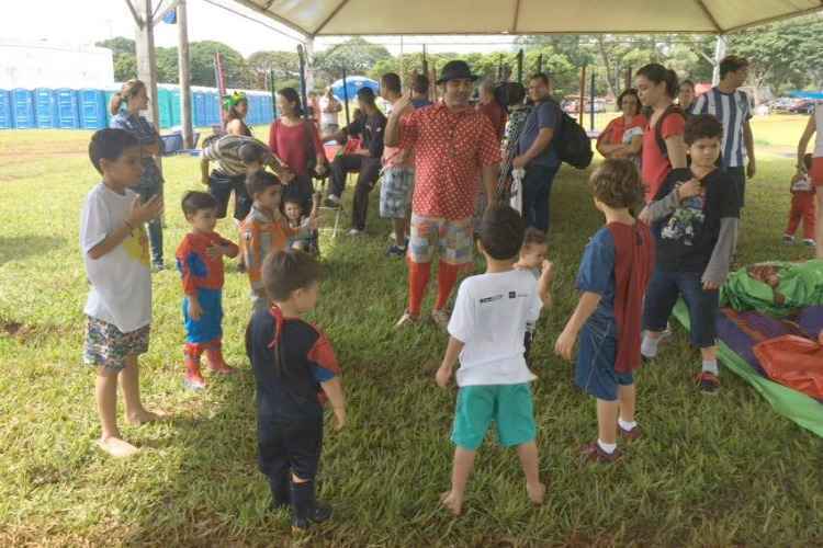 Em seu 10º desfile, a tradicional festa trocou de local, passando do Cruzeiro para a área central da cidade