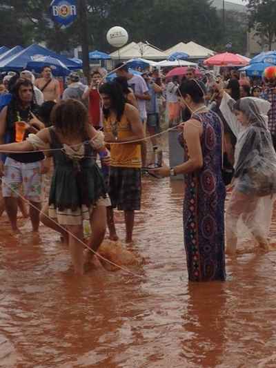 Bloco sairá no Eixo Monumental. Grupo dissidente protesta no Cruzeiro