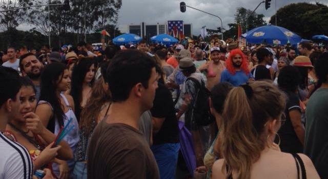 Bloco sairá no Eixo Monumental. Grupo dissidente protesta no Cruzeiro