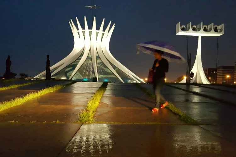 Previsão é de que a chuva continue ao longo do dia