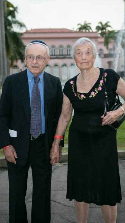 Nanette Blitz Konig e seu marido, John Konig