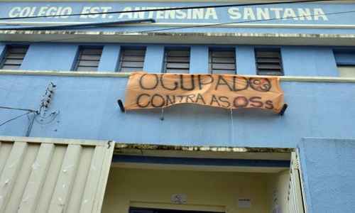 Em protesto contra a proposta de administração das escolas por organizações sociais, estudantes ocuparam vários colégios  estaduais  em  Goiás, como o Antesina Santana, na cidade de Anápolis