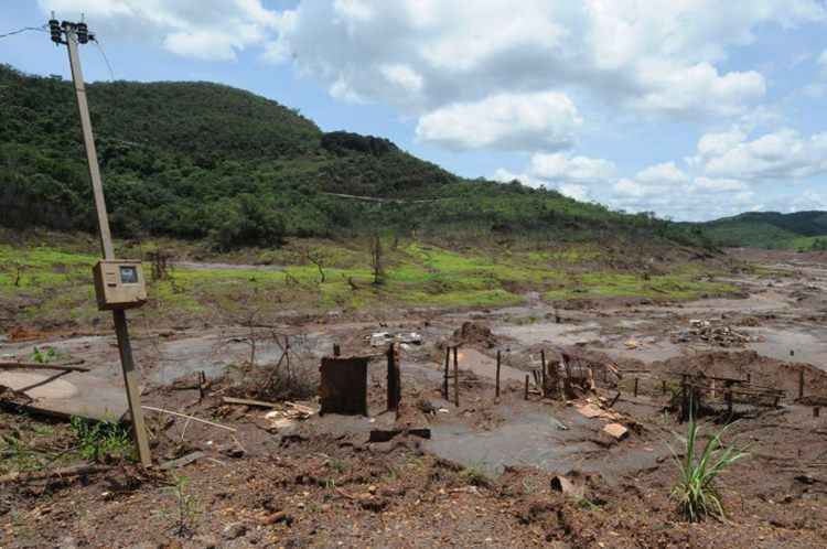 S interrupção das atividades de mineração ameaça empregos e a taxa dos que já não têm como trabalhar cresceu dez vezes desde o acidente.